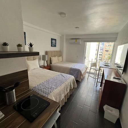 Sky Inn Acapulco Y Condominio Mediterrane Екстериор снимка