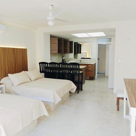 Sky Inn Acapulco Y Condominio Mediterrane Екстериор снимка