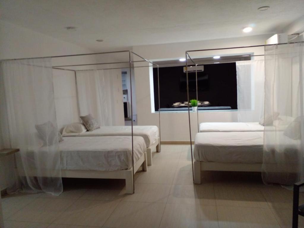 Sky Inn Acapulco Y Condominio Mediterrane Екстериор снимка