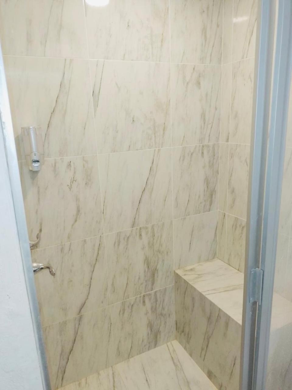 Sky Inn Acapulco Y Condominio Mediterrane Екстериор снимка